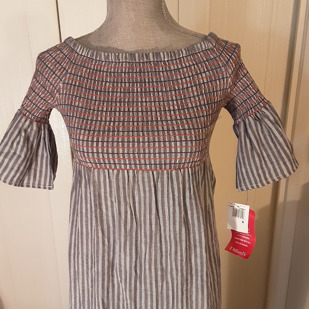 Striped Off-Shoulder Maxi Dress - Picture 3 of 7